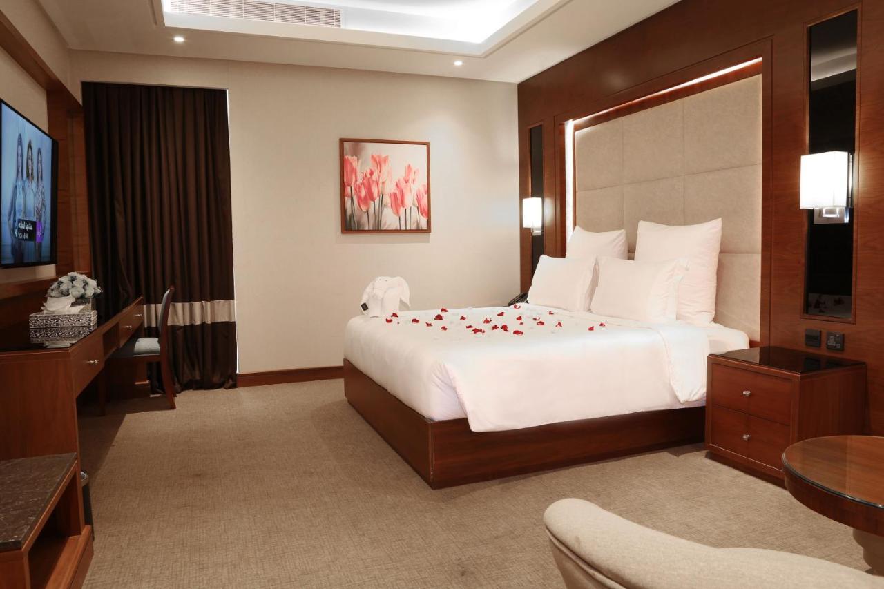 Weekend Hotel Sari Jeddah Bagian luar foto