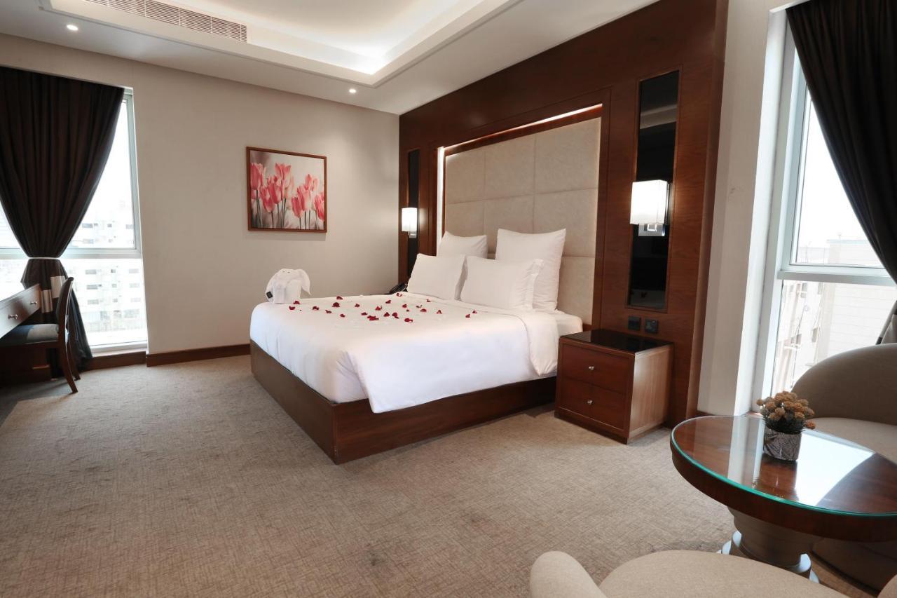 Weekend Hotel Sari Jeddah Bagian luar foto