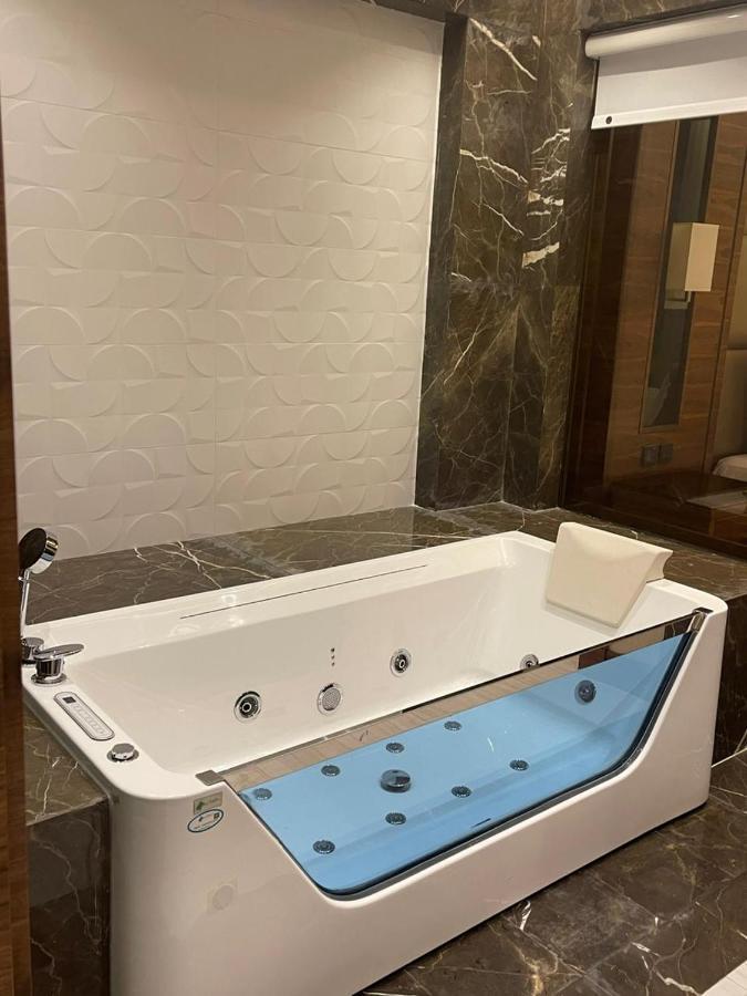 Weekend Hotel Sari Jeddah Bagian luar foto